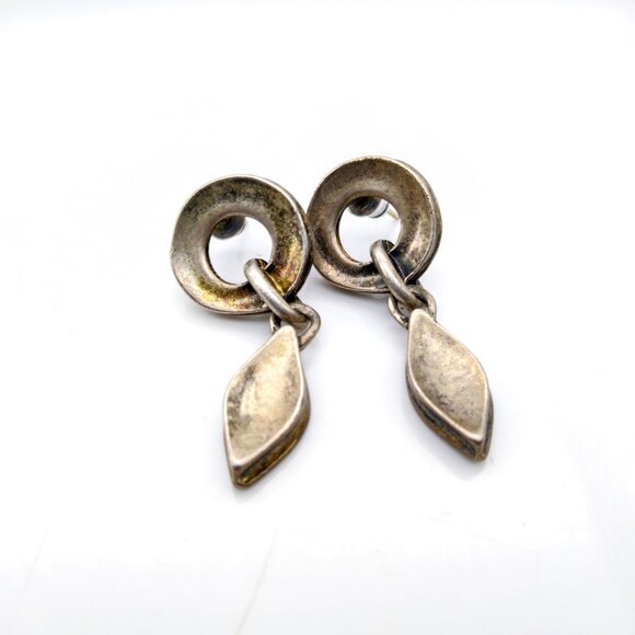 Vintage Dangling Silver Tone Earrings With Leaf Design - Picture 2 of 4
